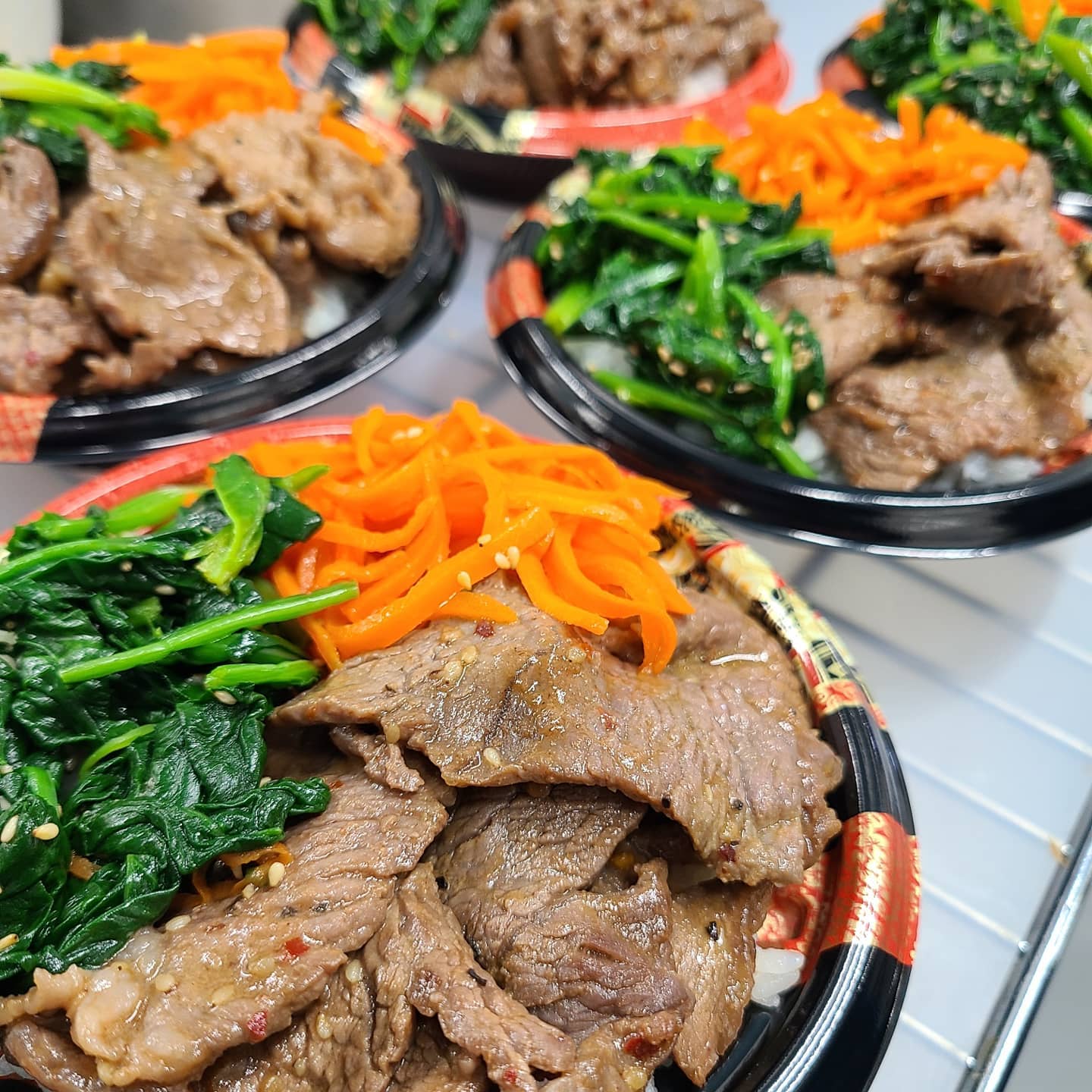 今日のお弁当 ビビンバ丼 エビチリ弁当 自家製チャーシュー丼 ローストビーフ丼 二色丼 堀込青果 八百屋 八百屋めし 野菜 果物 フルーツ 惣菜 群馬 群馬グルメ 伊勢崎 伊勢崎テイク 伊勢崎グルメ フルーツサンド 八百屋のフルーツサンド 土曜日限定販売