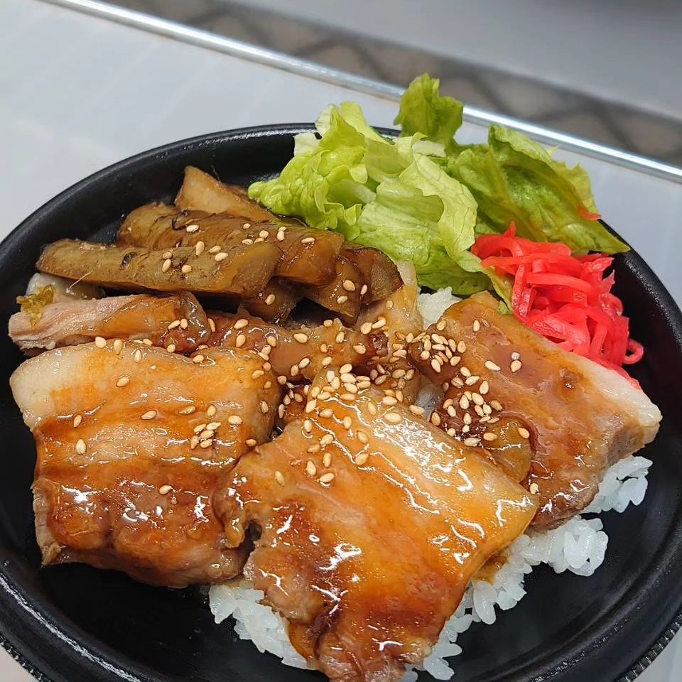 2/1(木)本日お弁当

豚バラ丼 600円
お魚弁当 580円
唐揚げ丼 580円
白菜麻婆弁当 580円
チキンステーキ弁当 600円

※お電話にてお取り置き可能です!!
※価格はすべて税込み価格です。
※価格は仕入れによって変動します。