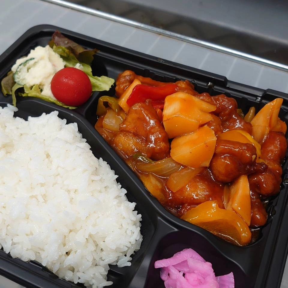 5/22(水)本日のお弁当

酢豚弁当 600円
焼きサバ弁当  600円
チキン南蛮弁当 620円
ゴーヤチャンプルー弁当 600円
豚肉と新じゃがの生姜焼き弁当 600円

※お電話にてお取り置き可能です!!
※価格はすべて税込み価格です。
※価格は仕入れによって変動します。