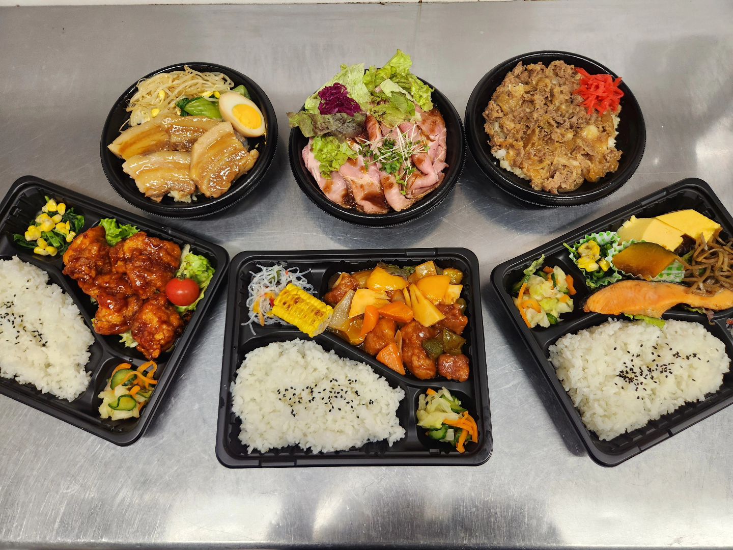 6/15(土)本日のお弁当

国産豚の酢豚弁当　660円
ヤンニョムから揚げ弁当　620円
シャケ弁当　620円
牛丼　600円
自家製角煮丼　780円
ローストポーク丼　700円

※お電話にてお取り置き可能です!!
※価格はすべて税込み価格です。
※価格は仕入れによって変動します。