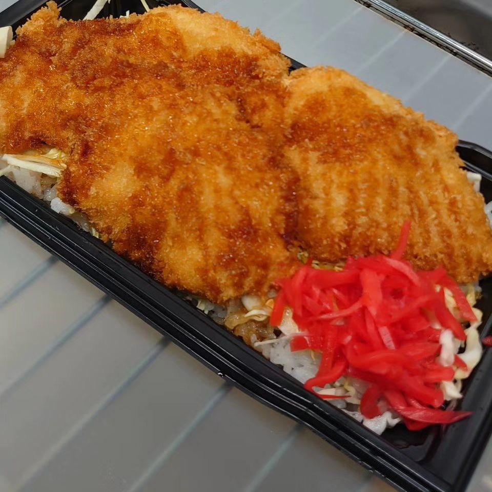 7/1(月)本日のお弁当

鶏カツ重 640円
チャーハン弁当 600円
BIGハンバーグ弁当 680円
生姜焼き弁当 620円
豚肉とじゃが芋の甘辛炒め弁当 600円

※お電話にてお取り置き可能です!!
※価格はすべて税込み価格です。
※価格は仕入れによって変動します。