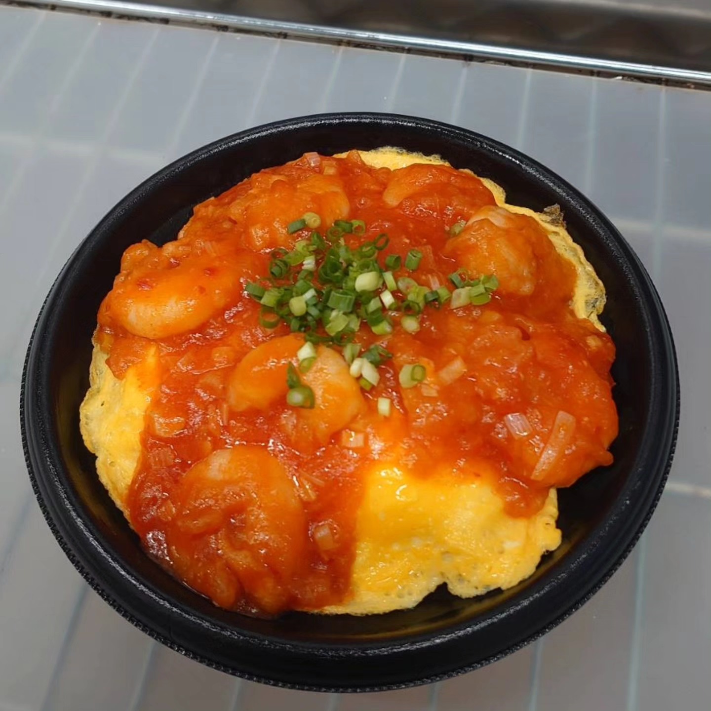 7/25(木)本日のお弁当
ふわたまエビチリ丼 650円
国産鶏肉の燻製醤油ステーキ弁当 620円
てりたまチキン弁当 600円
海老イカフライ重 600円
鶏と野菜の中華甘酢弁当 640円
BIGハンバーグ弁当 700円
お弁当だけではビタミン不足になるので野菜ジュースなどは居かがですか?
※お電話にてお取り置き可能です!!
※価格はすべて税込み価格です。
※価格は仕入れによって変動します。