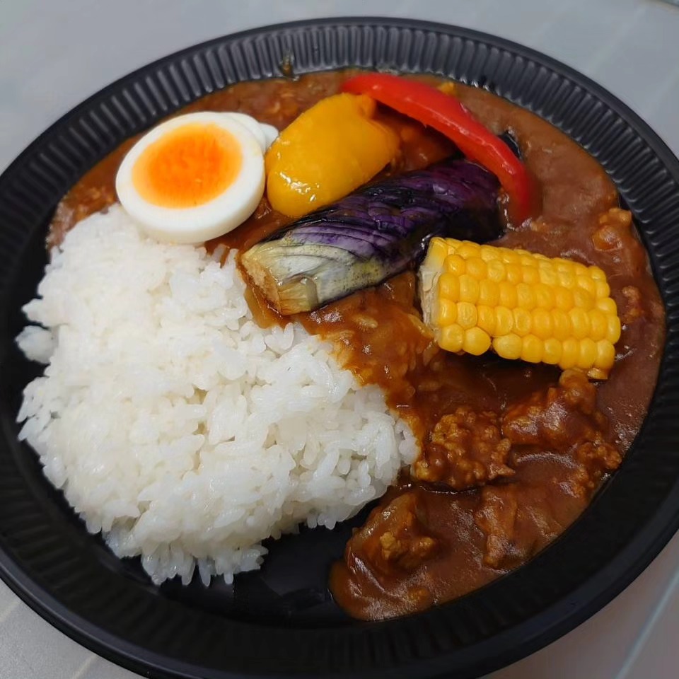 7/26(金)
本日のお弁当
夏野菜のキーマカレー 620円
甘辛チキンのサラダご飯 620円
ネギ塩レモン からあげ弁当 640円
鮭、コロ弁当 640円
中華炒め弁当 620円
お弁当だけではビタミン不足になるので野菜ジュース、健康意識高めるために特茶などはいかがですか?
※お電話にてお取り置き可能です!!
※価格はすべて税込み価格です。
※価格は仕入れによって変動します。
