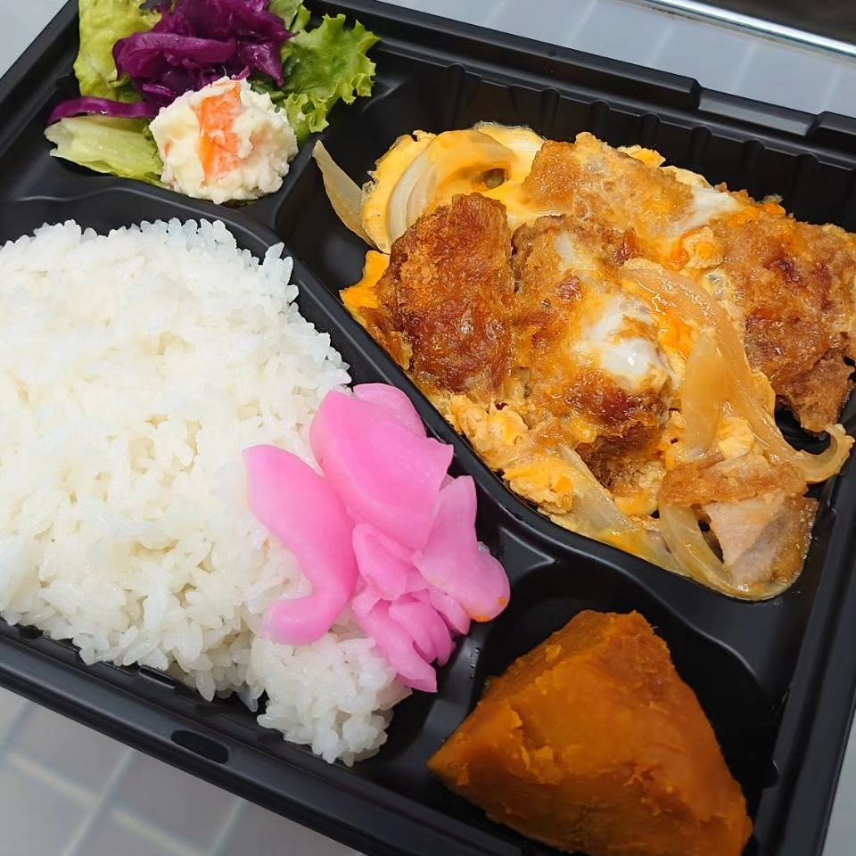 7/5(金)本日のお弁当

煮カツ弁当 620円
おろしハンバーグ弁当 620円
生姜焼き弁当 600円
エビ イカフライ重 660円
豚肉と野菜のオイスターソース炒め弁当 620円

※お電話にてお取り置き可能です!!
※価格はすべて税込み価格です。
※価格は仕入れによって変動します。