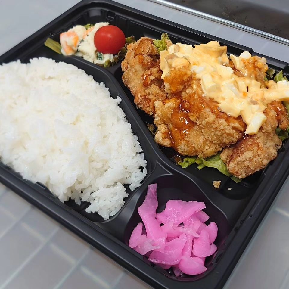 7/9(火)本日のお弁当

チキン南蛮弁当 640円
デミカツ弁当 660円
おいなりさん弁当 600円
牛丼 600円
海老ピラフプレート 620円

※お電話にてお取り置き可能です!!
※価格はすべて税込み価格です。
※価格は仕入れによって変動します。