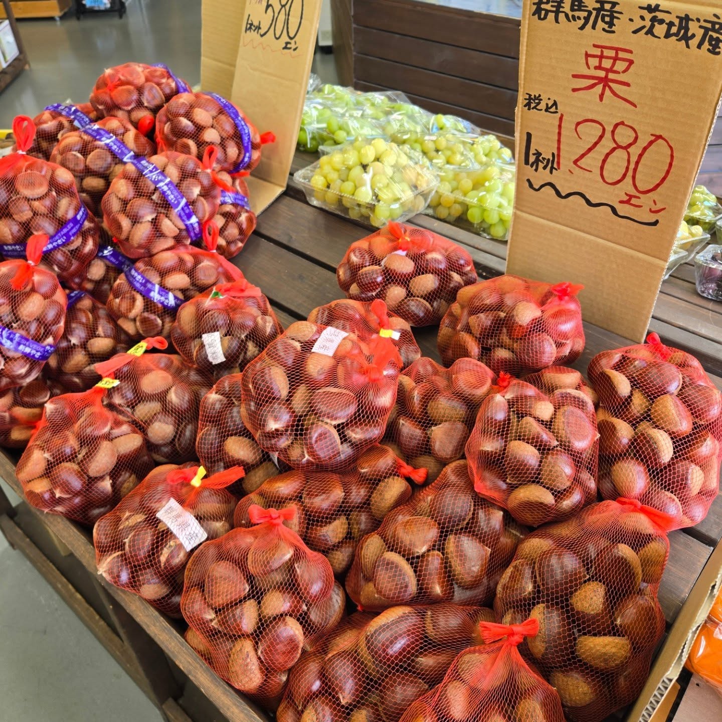こんにちは

10/2(木)本日のお値段紹介

かおり梨・太秋柿など当店のおすすめの品が続々と入荷しました

今日も1日よろしくお願いいたします
お世話になっております。
有限会社 堀込青果　堀込です。

以下の商品を発注いたします。